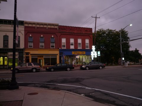 Great little rest. right next to the Canal in Middleport,laundry right next door do your wash, eat multi tasking on the ole Erie Canal, been there done that
