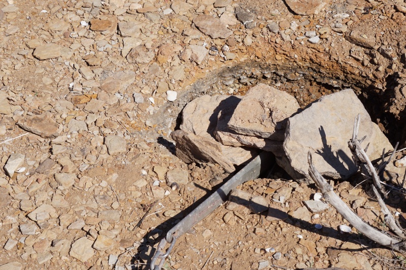 Guardian anchor under rocks