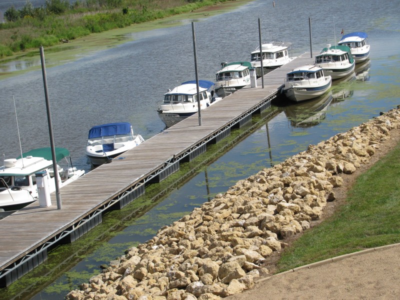 Hawkeye Marina gathering for lunch