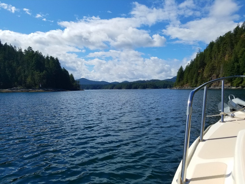Heading towards the Hole in the Wall rapids, on the way to the Octopus Islands.