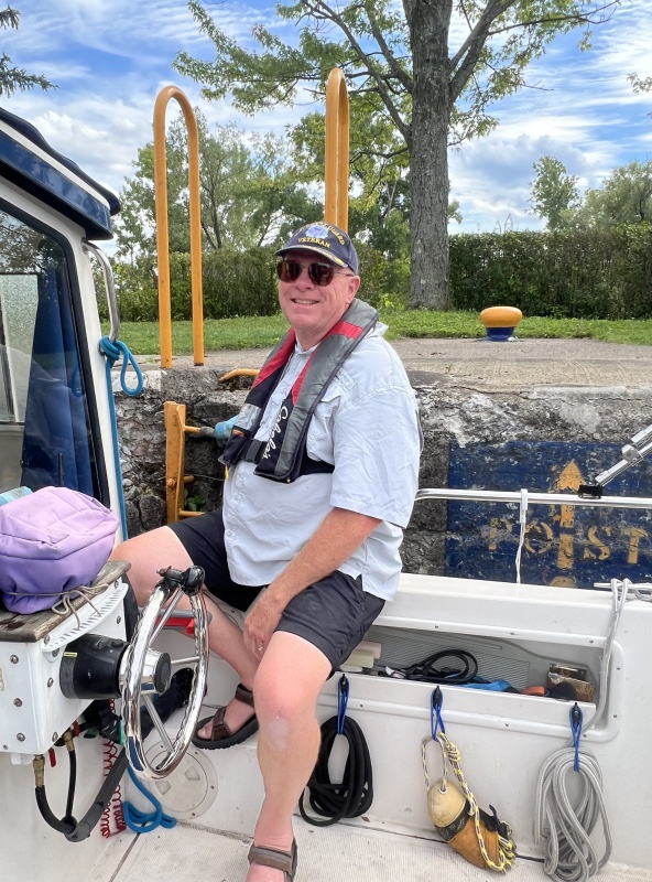 Holding C-Traveler on the wall at Lock 32