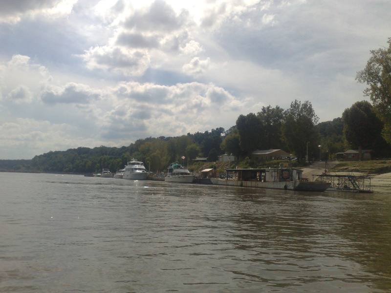 Hoppies marina.  The last gas for the next 240 miles.  This is a classic place.  Fern's chart briefing for the coming descent of the Mississippi is priceless