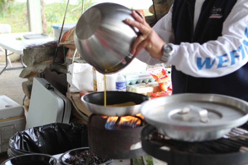 IMG 0084 omlet pouring