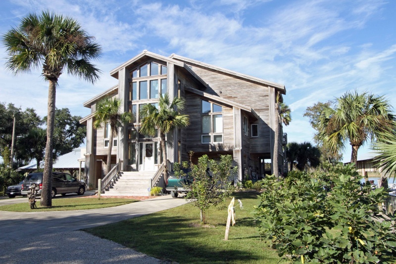 IMG 0158 front of house