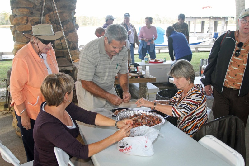 IMG 0164 peeling shrimp