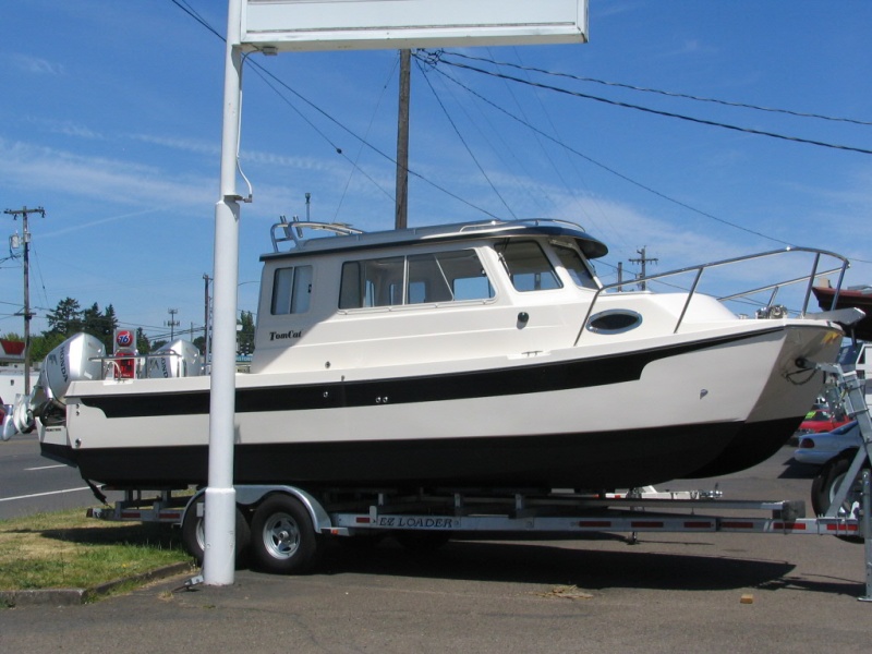 Interlux Micron Extra "bottom paint" (with "Biolux" for anti-fouling); Interlux Interprotect (2-part epoxy) primer - matches the trim of the boat.
