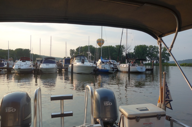 Ithaca balloon landing at the marina