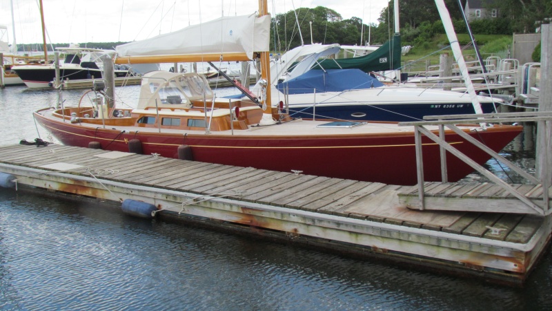 Jimmy Buffets sailboat lots of electronics, carbon fiber mast custom built in Maine, named Music