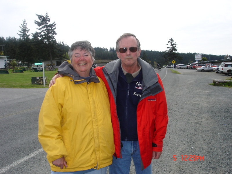 Kathy & Merv walking 
to town (KINGFISHER)