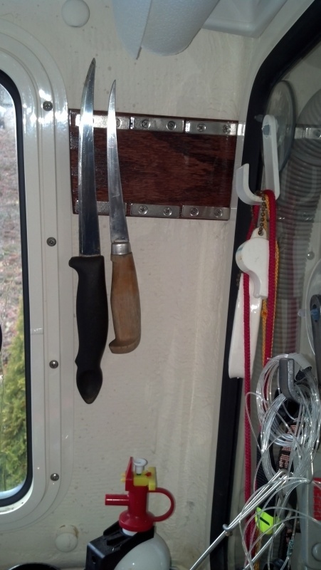 Knife Holder - 6 magnets from K&J Magnets + some red oak.