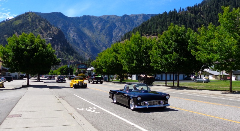 Leavenworth, WA (car show coming into town)