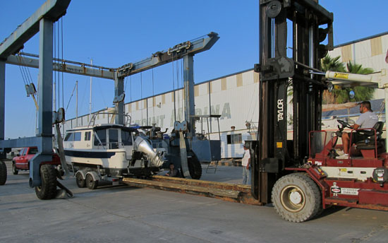 lifting the stern to get access for the strap