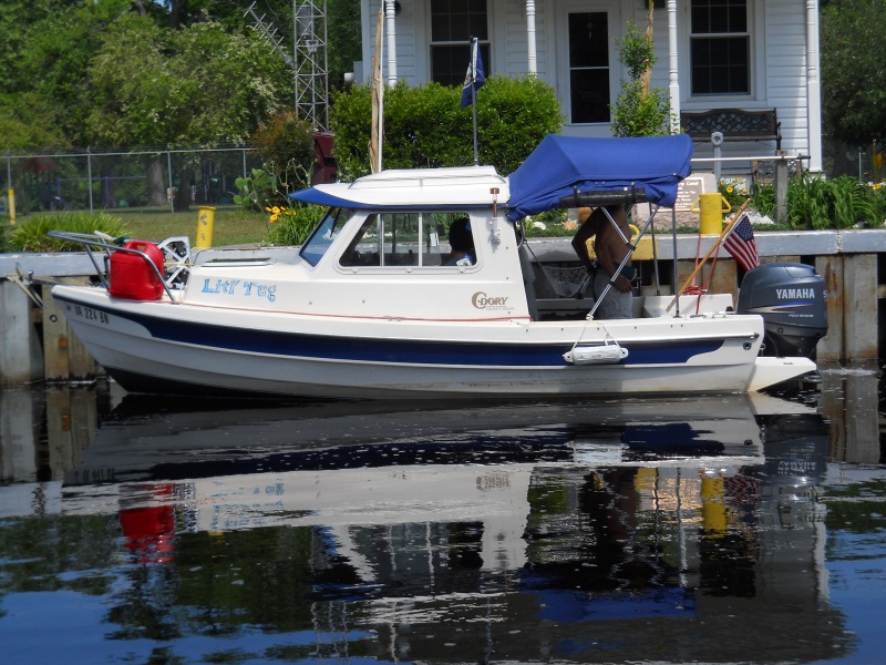 Litl Tug in the lock