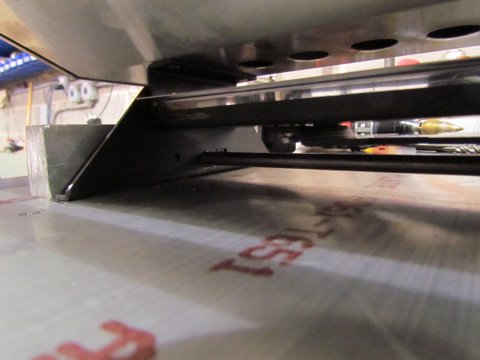 look close as the lock bar passes thru both the upright and the grills legs