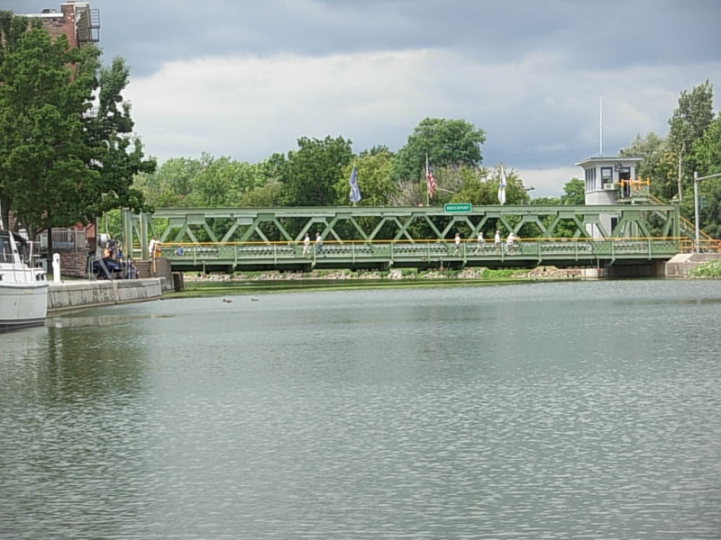 Low bridge - no, we can't get under that.  This bridge attendent was having trouble with our name.  Is it Too, Two or To Bears?