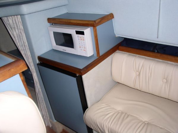 Microwave can fit in top cabinet