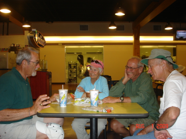 Nanaimo CBGT
It's cool in the food court
Barry 'C-CAKES'
El & Bill 'HALCYON'
Joe 'R-MATEY'