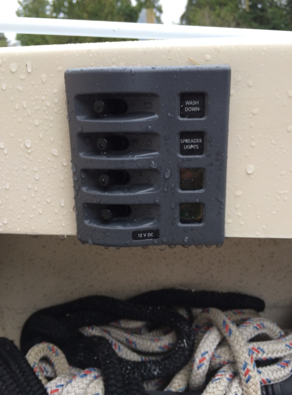 new 4 switch pannel on gunnel in cockpit