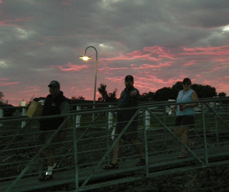 Pat (DAYDREAM), Tom & Susan (SUSAN E) at dusk