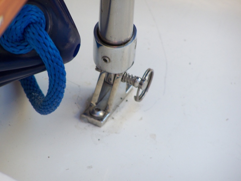 Rear legs mounted in motor well