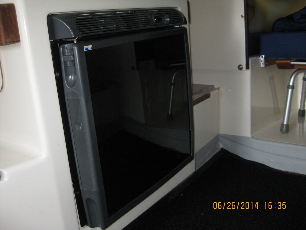 Refrigerator ac/dc