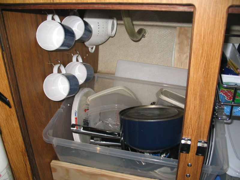 (rhys) Storage under sink
