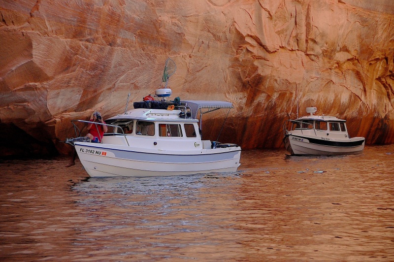 Rockytop and Rana Verde exploring a canyon.