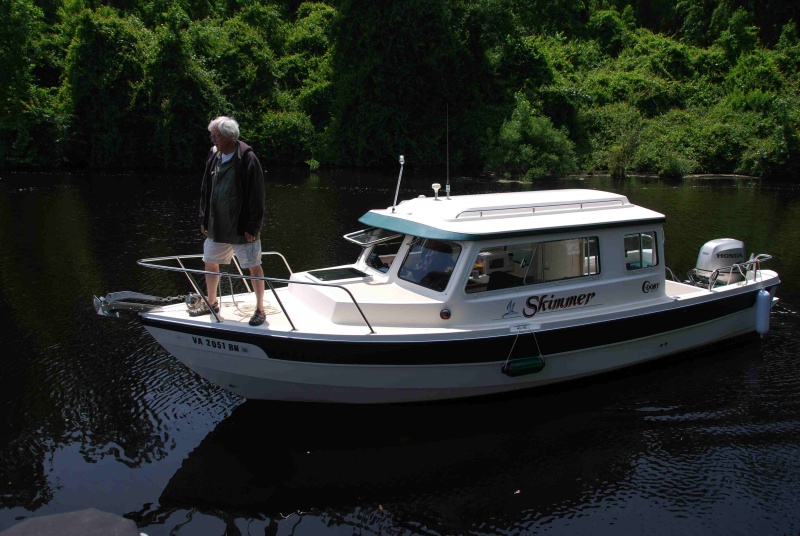 SKIMMER's crew on the ready.