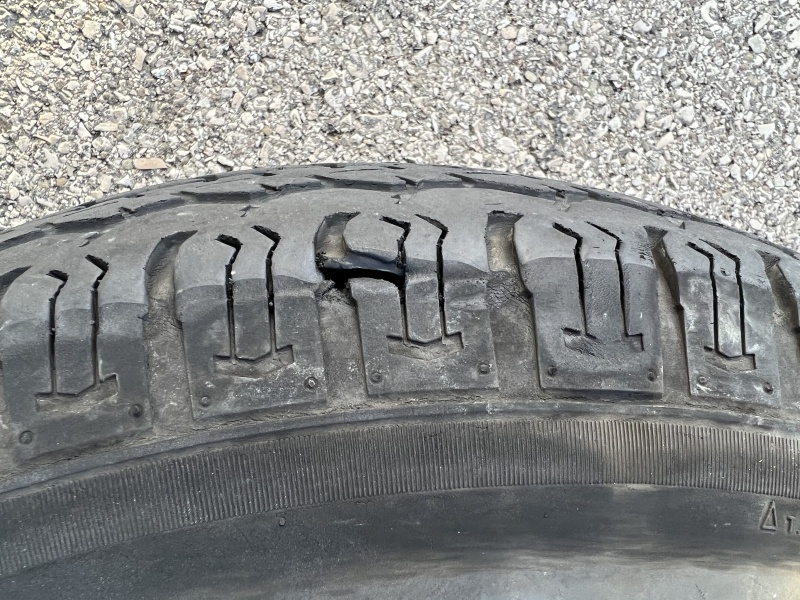 Slice in tire