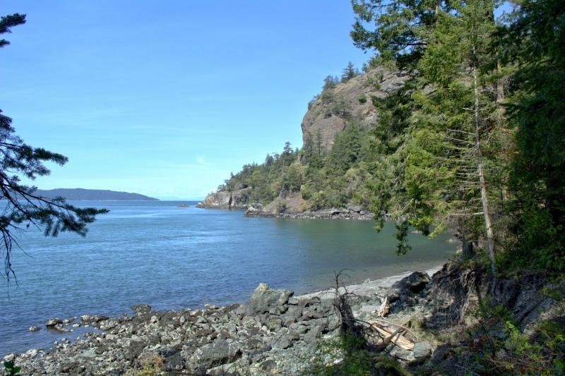 So apparently the cove just south of Eagle Cliff is Smugglers Cove (not marked on my Navionics chart)