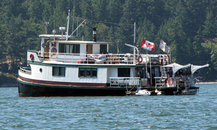 the Bakery Boat!  Yummy stuff to eat!