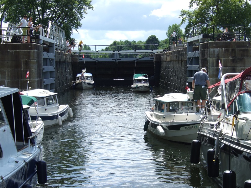 The double lock at Long Island with an audience