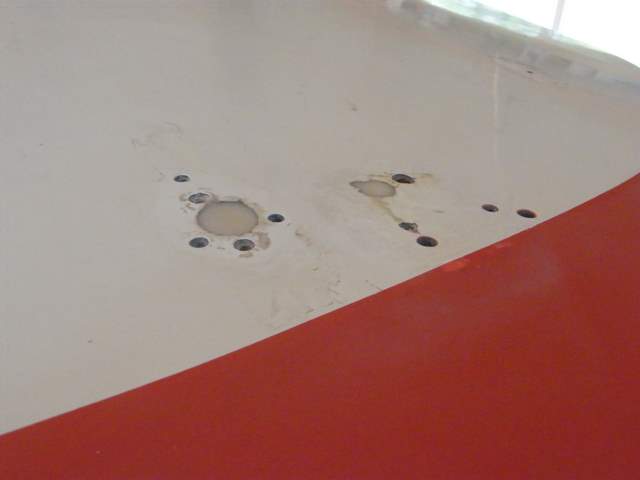 The horn, and ??? were mounted on the cabin top.