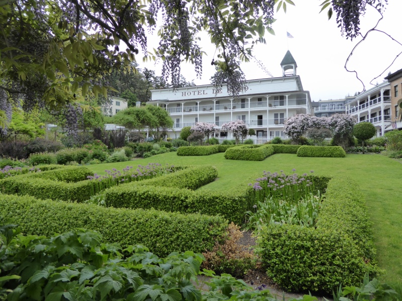 The lawn in front of the Hotel