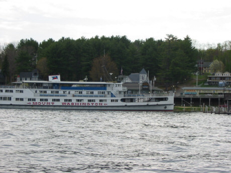 Tour boat the Mount Washington.
