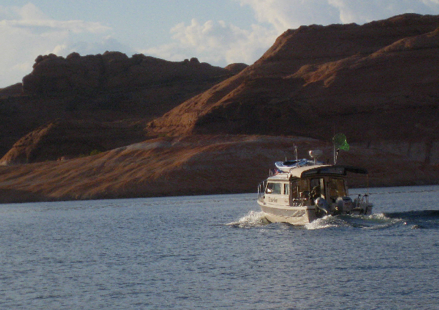 Traveler Running on Escalante 9-20-09.Sized