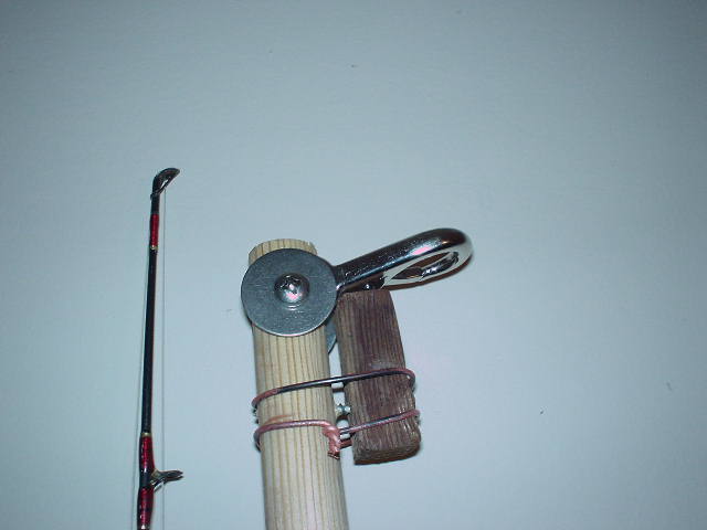 working end of hook release pole for sharks