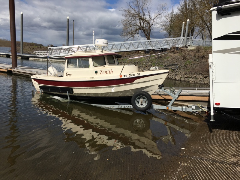 Zenith is well equipped for cruising the Columbia River.  She has radar and a windlass.